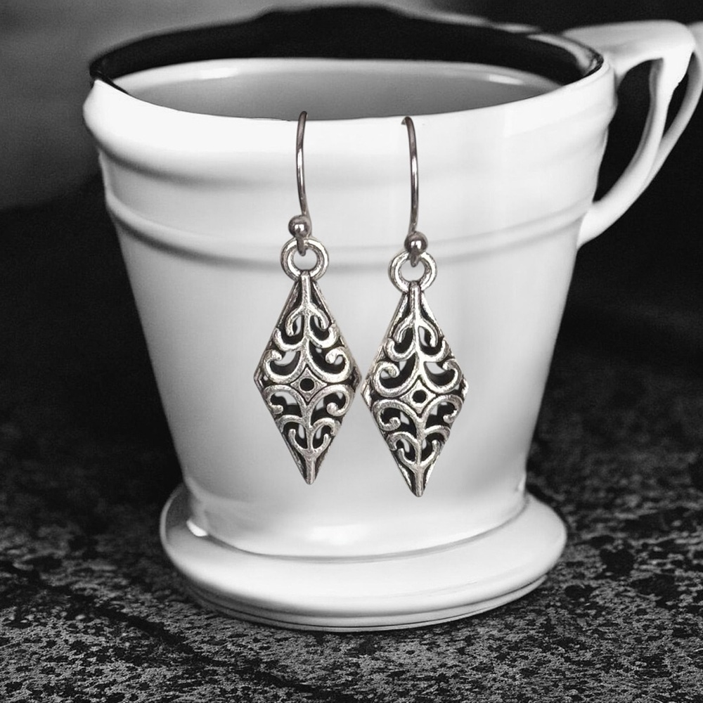 5 For $25💫Alternative Silver Filigree Diamond Shaped Earrings - Picture 3 of 4